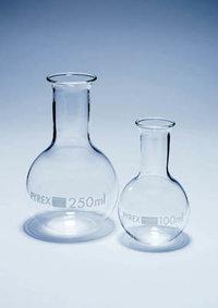 Pyrex&trade; Borosilicate Glass Narrow Neck Flat Bottom Boiling Flask Capacity: 20000mL 