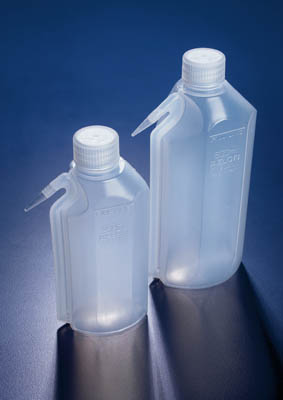 Bottiglie per liquido di lavaggio in LDPE Azlon&trade; con beccuccio integrato Capacity: 500mL Bottiglie per liquido di lavaggio in LDPE Azlon&trade; con beccuccio integrato