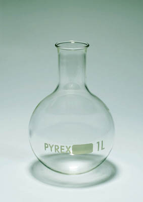 Pyrex&trade; Borosilicate Glass Narrow Neck Round Bottom Boiling Flask Capacity: 4000mL Pyrex&trade; Borosilicate Glass Narrow Neck Round Bottom Boiling Flask
