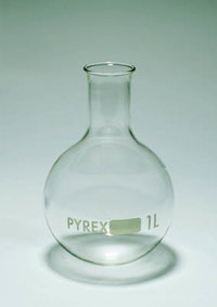 Matraz de ebullición de fondo redondo con cuello estrecho de vidrio de borosilicato Pyrex&trade; Capacidad: 6000 ml 