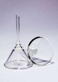 Entonnoir Pyrex&trade; avec disque en verre fritté Capacité : 20 ml ; qualité de porosité : 4 