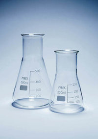 Matraccio di Erlenmeyer certificato con collo largo in vetro borosilicato Pyrex&trade; Capacity: 500mL 