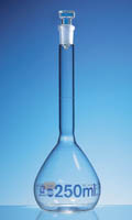 BRAND&trade;&nbsp;Blaubrand&trade; 100 ml-Messkolben aus Borosilikatglas, Klasse A Transparent; Glasstopfen Nr.14/23; Fehlergrenze: &plusmn; 0.08 ml 
